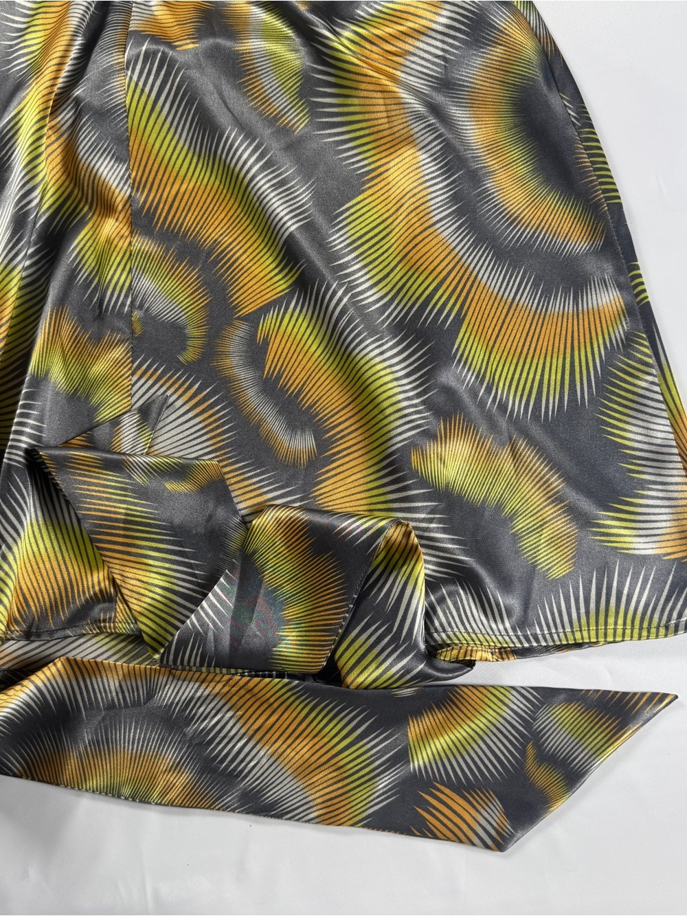 BCBGMAXAZRIA Suzy Dress Womens M Satin Gray Yellow Sunburst Caftan Kimono NWI - Picture 12 of 12